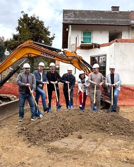 hrw1-spatenstich-gruppe-web-hoch